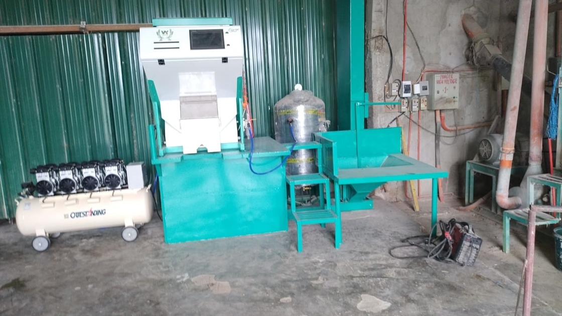 Máquina de classificação de cor de arroz preto-vermelho óptica - 280 kg 2 anos