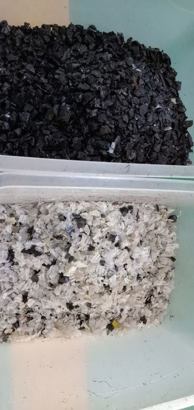 A máquina de classificação plástica preta a mais barata da cor do preço de fábrica para a classificação plástica preta da cor
