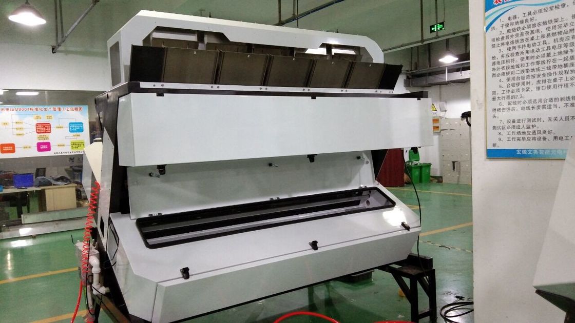 A máquina a mais nova do classificador da cor de sal de Himalaya do software para classificar o sal da cor escura para fora
