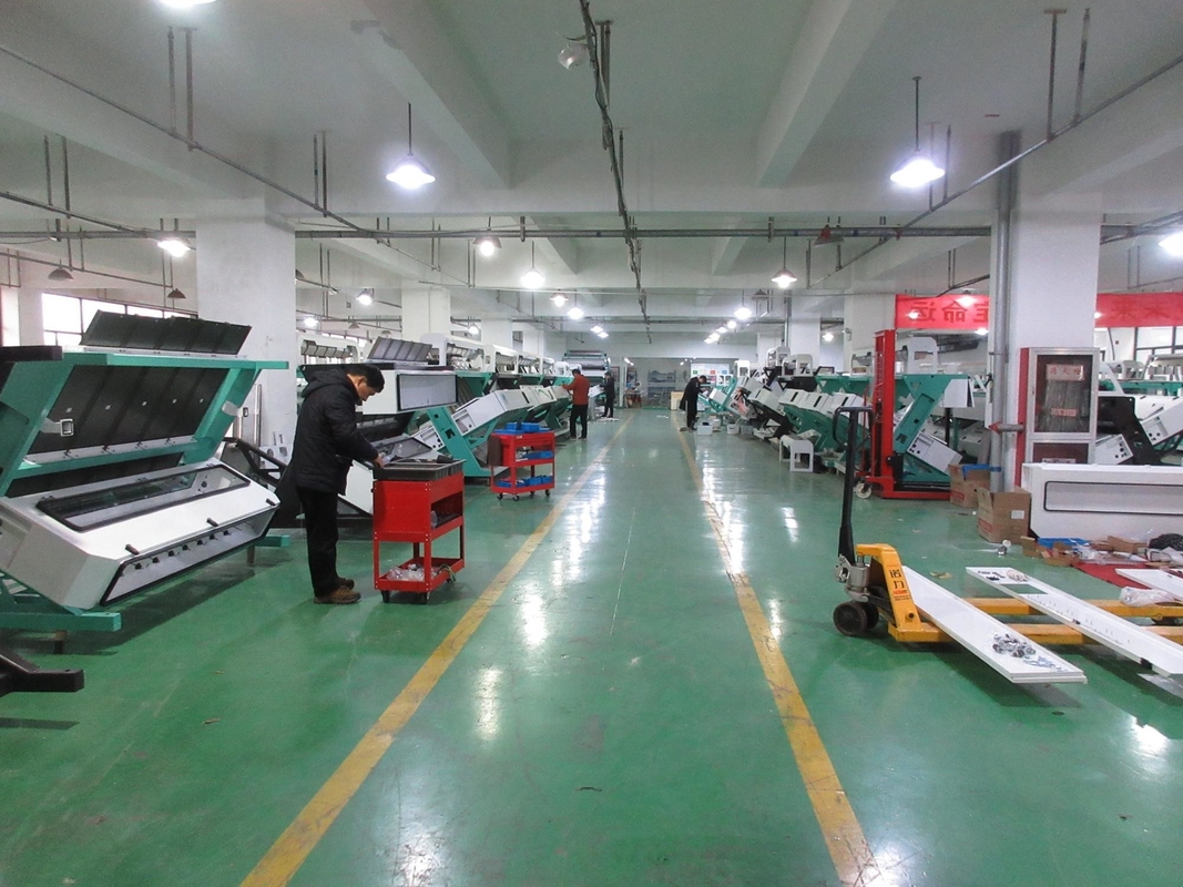 A aveia quente do Ccd dos canais da venda 64 aferventou a máquina de classificação da cor do painço de China