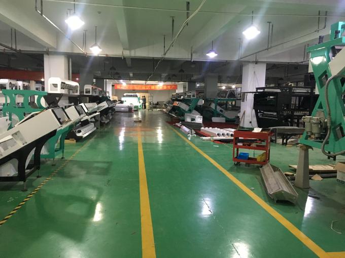 Máquina de classificação de cores de flocos de plástico preto CCD inteligente Codificador de cores Máquina de separação de cores de alta eficiência para PVC PET 15